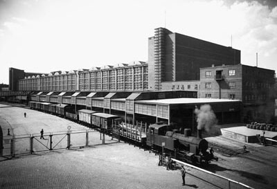 Tren oprit la Grossmarkthalle (aprox. 1930) © Institut für Stadtgeschichte Grossmarkthalle